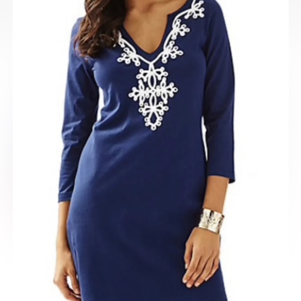Lilly Pulitzer navy dress with white piping in size Medium. EUC.